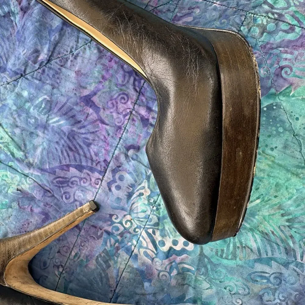 Coach Black Leather Closed Toe Pumps Women’s Size 9 FAIR WORN LOVED Classic